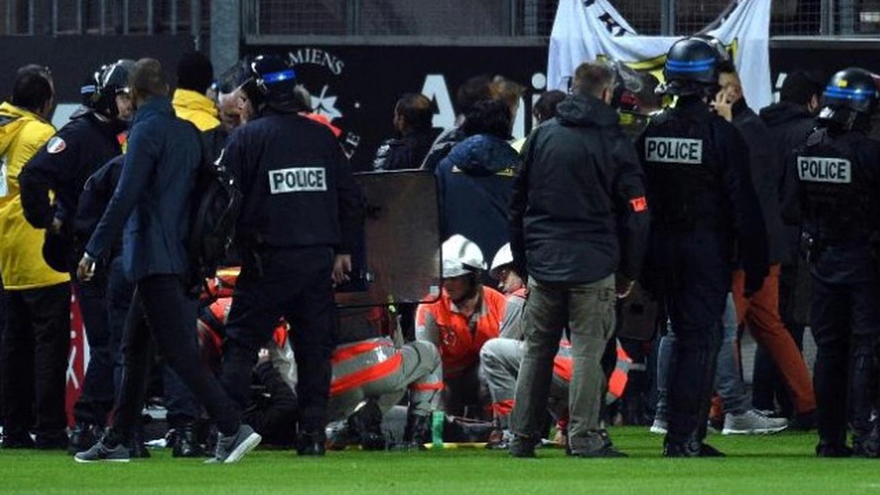 Tribün çöktü, can pazarı yaşandı!