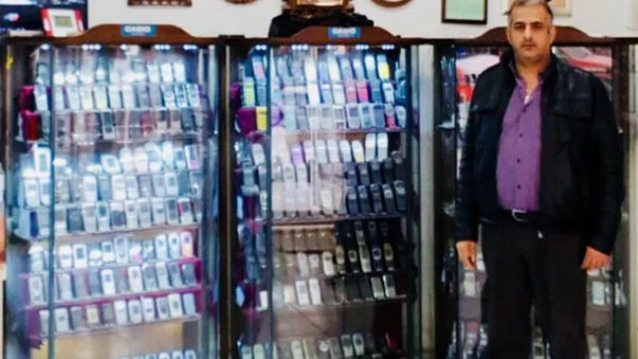 170 bin Euro’ya telefon koleksiyonunu satıyor