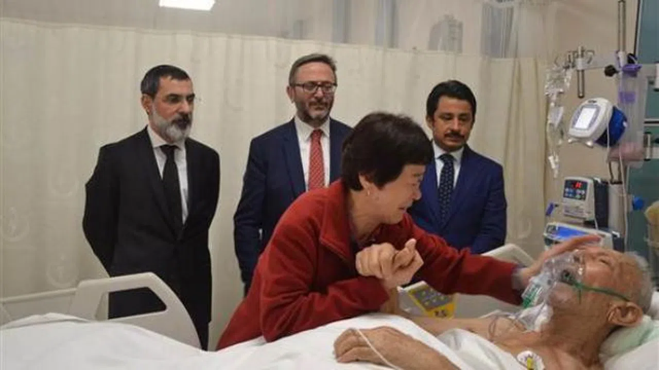 Gazi babasını ziyaret eden Koreli Ayla, gözyaşlarına boğuldu