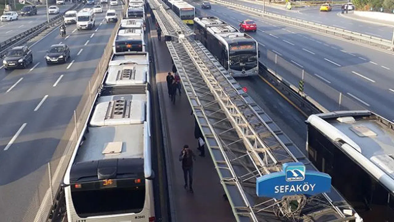 Avcılar'da metrobüs arızası