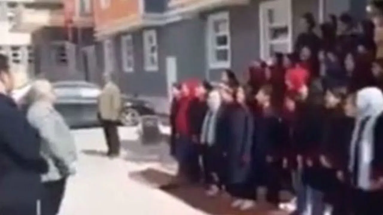 İmam hatip lisesinde okunan 'dini andımız'a inceleme