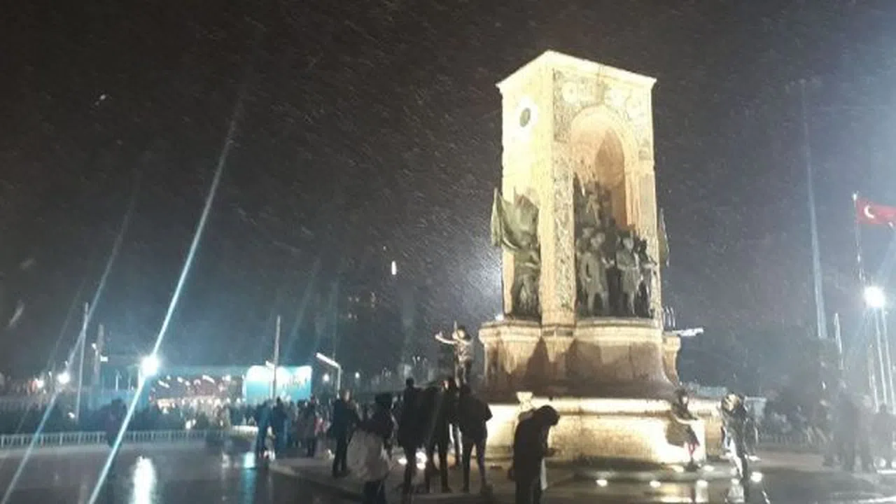 Beklenen kar yağışı İstanbul'da başladı