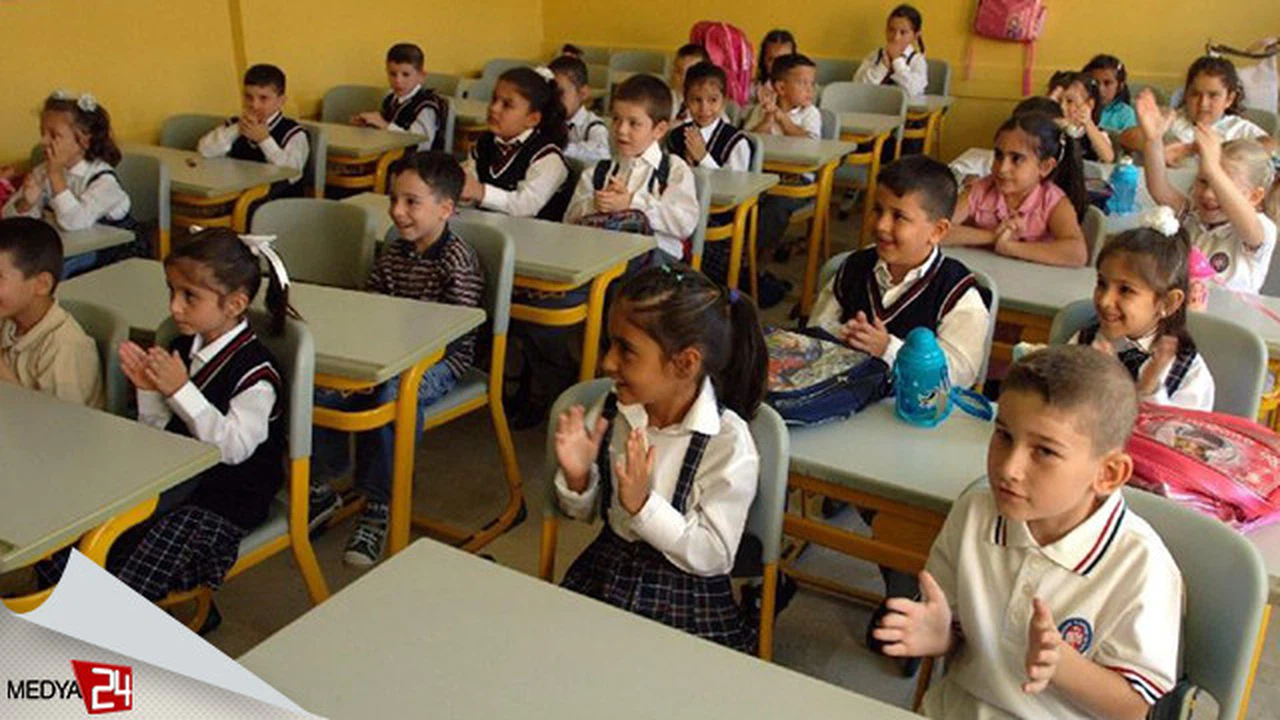 Yarın 9 Eylül Pazartesi okullar açılıyor mu? 2019 Ara tatiller ne zaman?