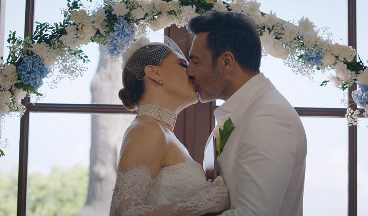 Kızılcık Şerbeti Reytinglerde Zirvede Kalıyor