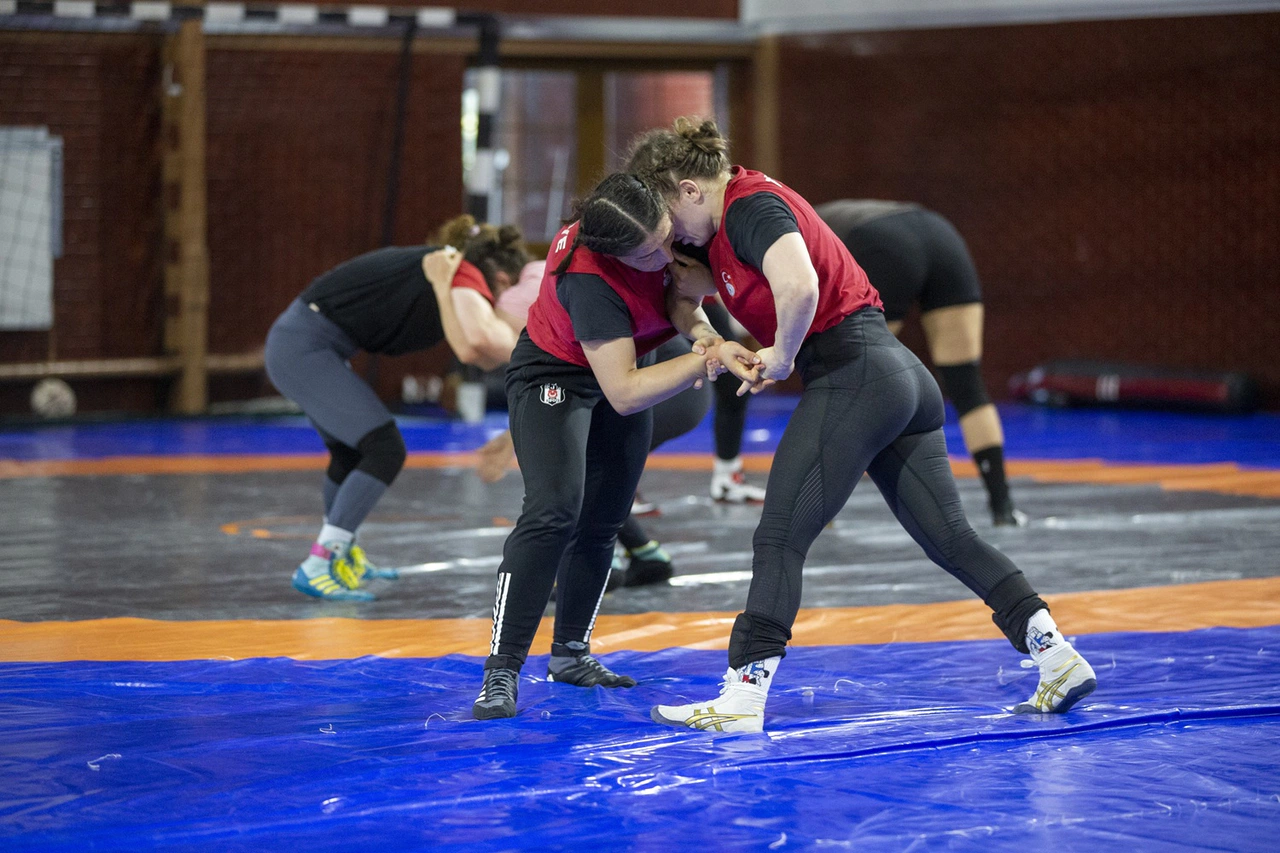 Kadın Güreş Milli Takımı şampiyonalara Bolu’da hazırlanıyor
