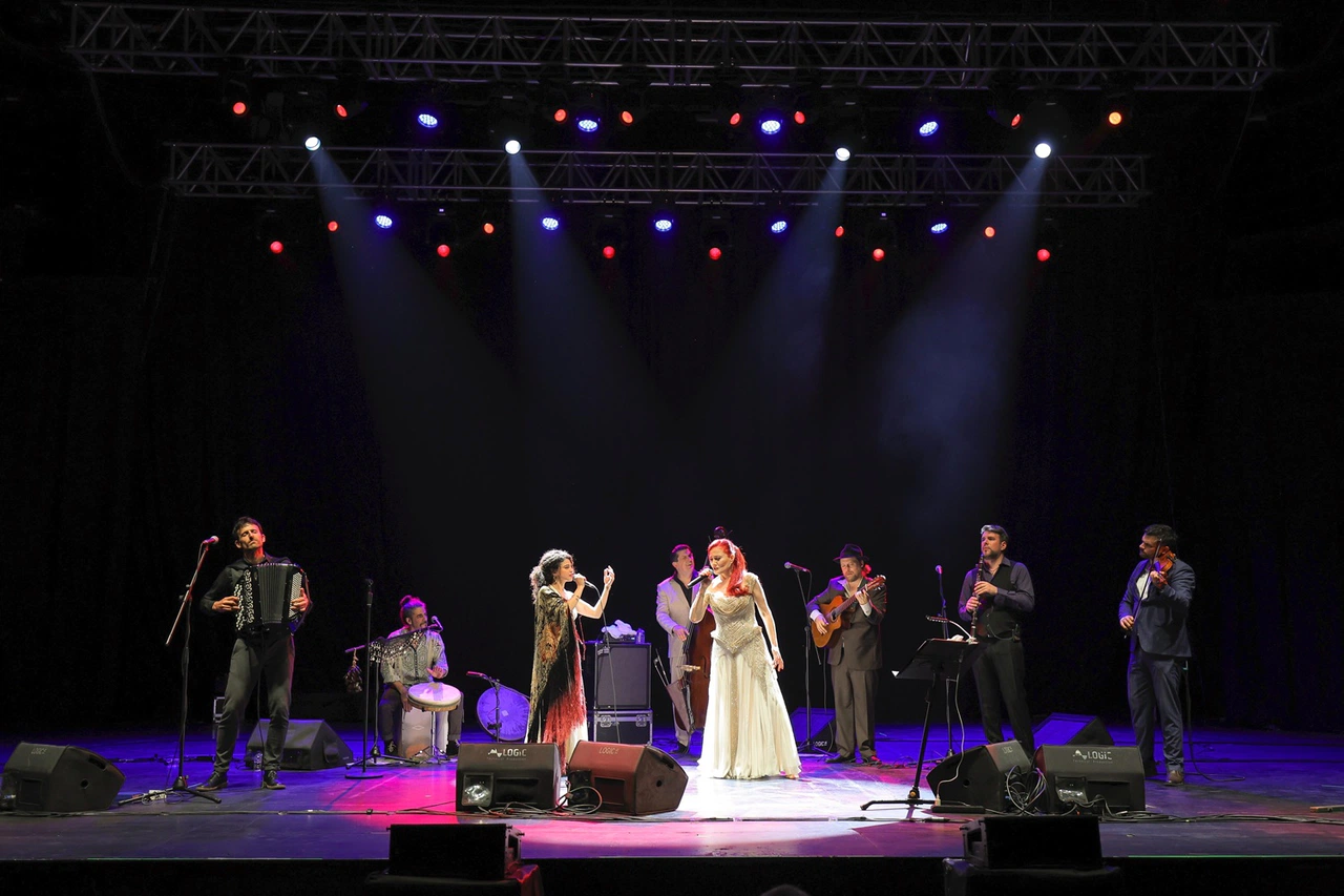 Candan Erçetin ve BGBO'dan Harbiye'de müzik şöleni