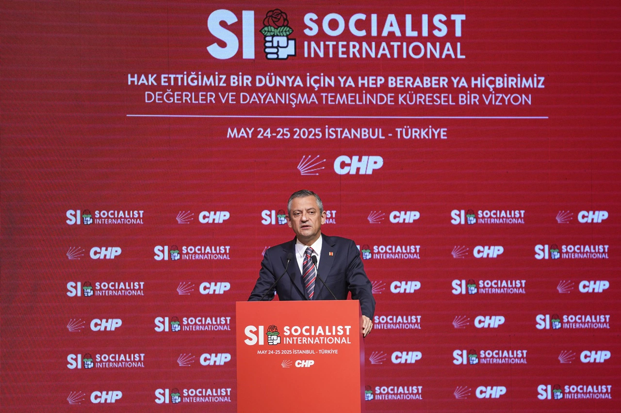 Özgür Özel: Demokrasi ve barış için küresel dayanışma şart