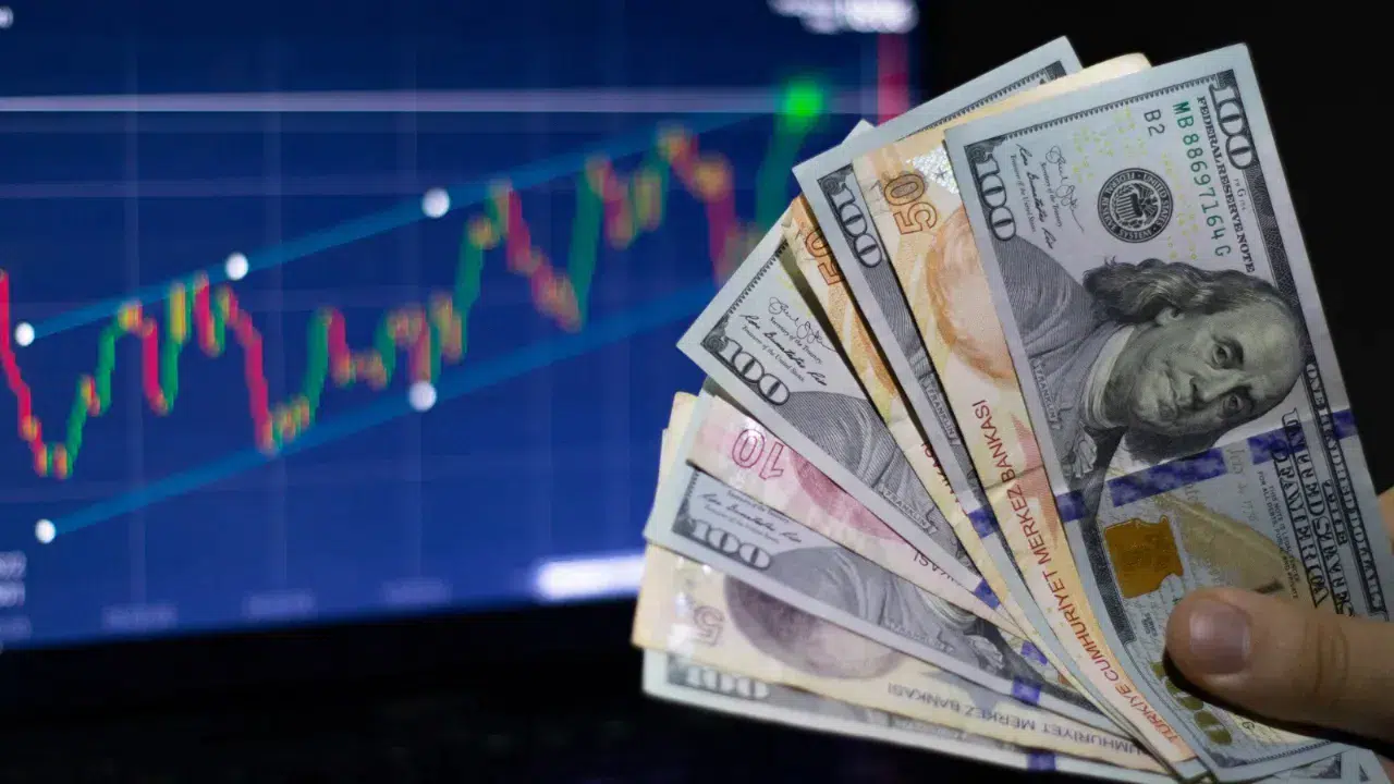 Dolar ve avro haftaya yükselişle başladı