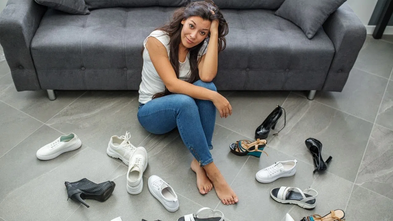 Topuklu izler, kadınların ayakkabılarla kurduğu görünmeyen bağ