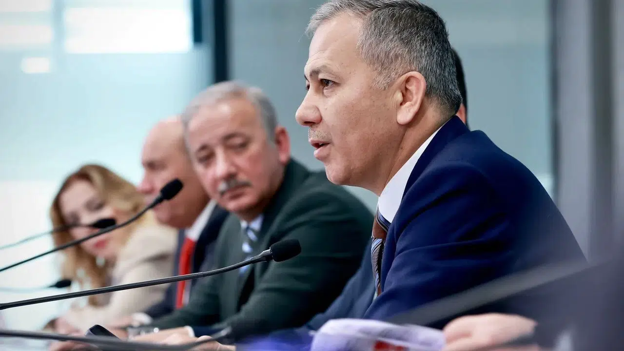 Yerlikaya: Zehir tacirlerine geçit yok!