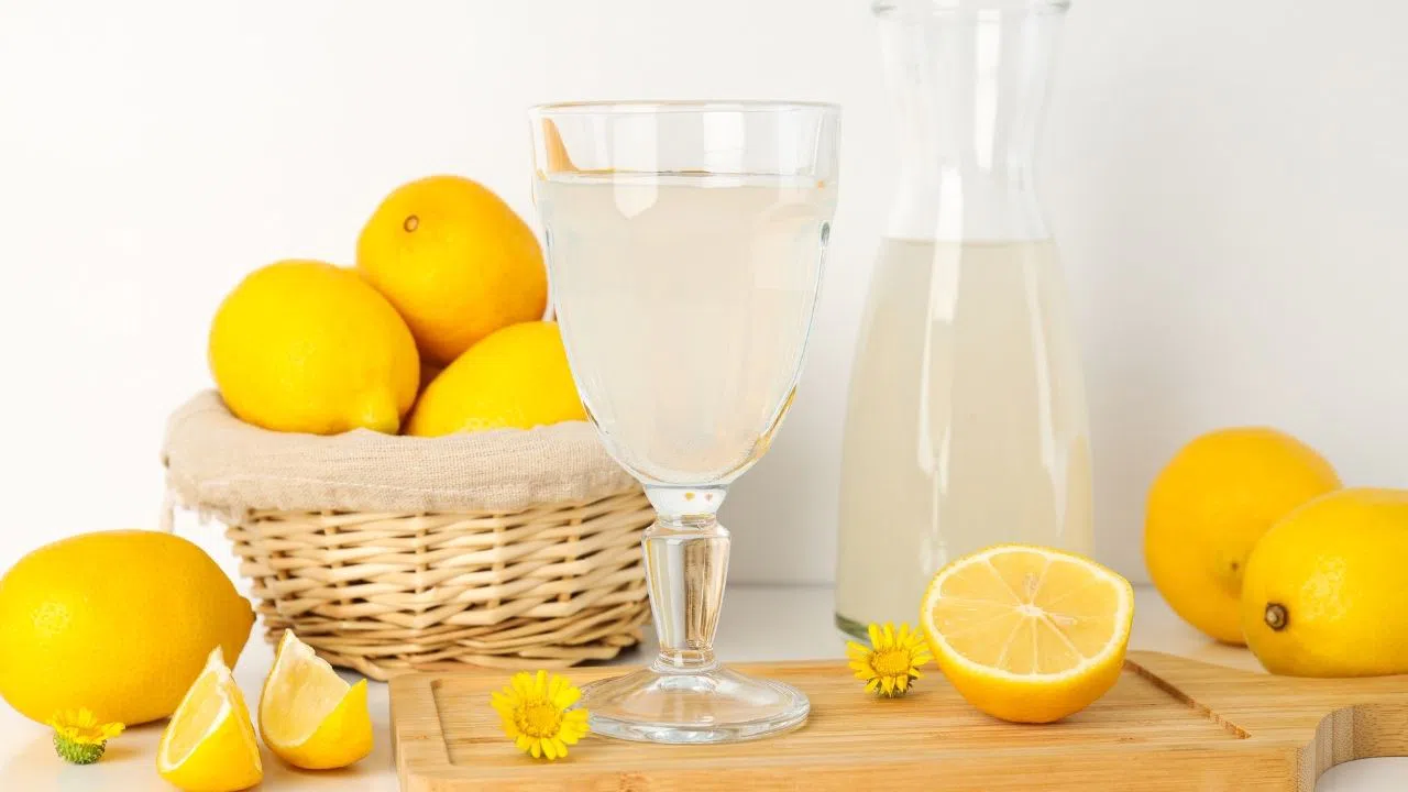 Sabah rutininize limonlu suyu eklemenin sağlığa faydaları
