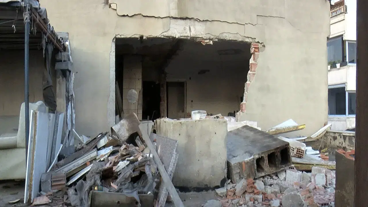 Küçükçekmece'de Termosifon Patlaması: İki Kişi Yaralandı