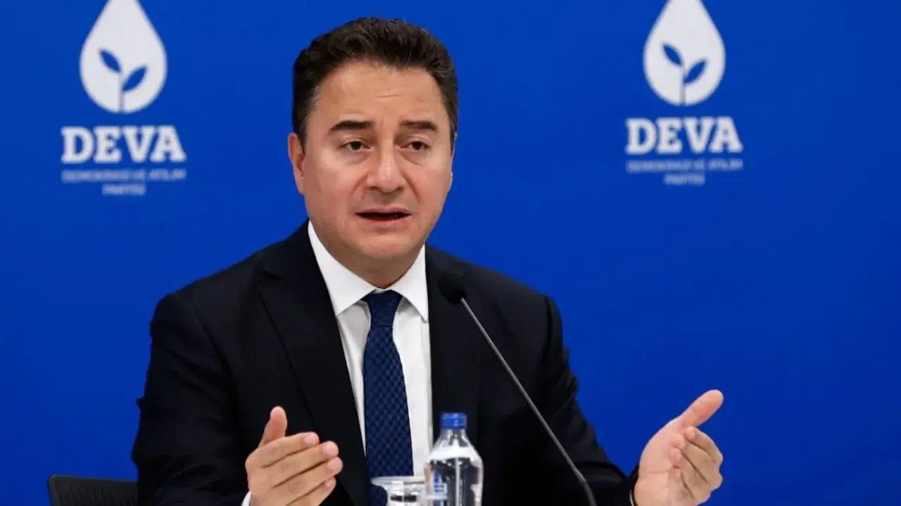 Ali Babacan AK Parti'ye Geri Mi Dönüyor? İlk Yanıtını Verdi