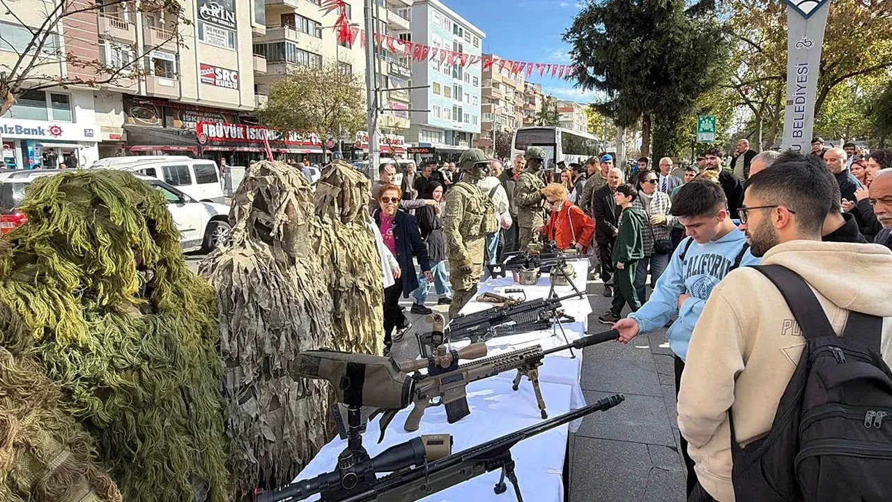 Komandoların Silah Sergisine Yoğun İlgi