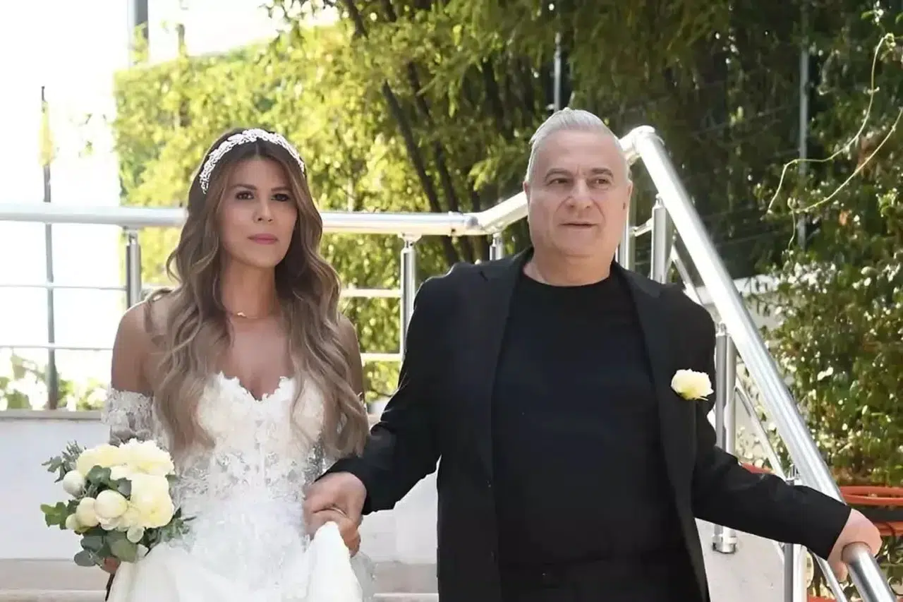 Mehmet Ali Erbil'den Eşine Dudak Uçuklatan Jest