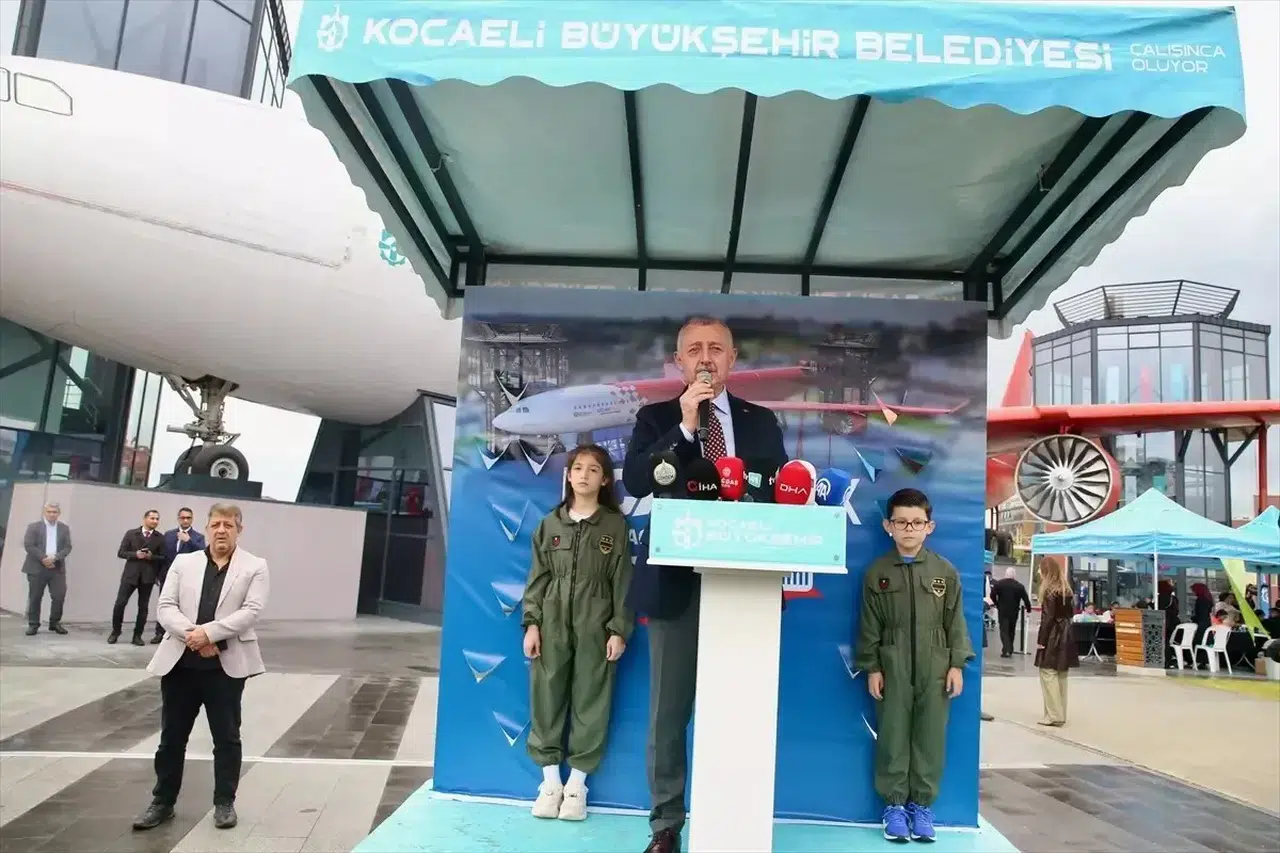 Kocaeli'de Uçak Park Havacılık ve Bilim Merkezi Açıldı