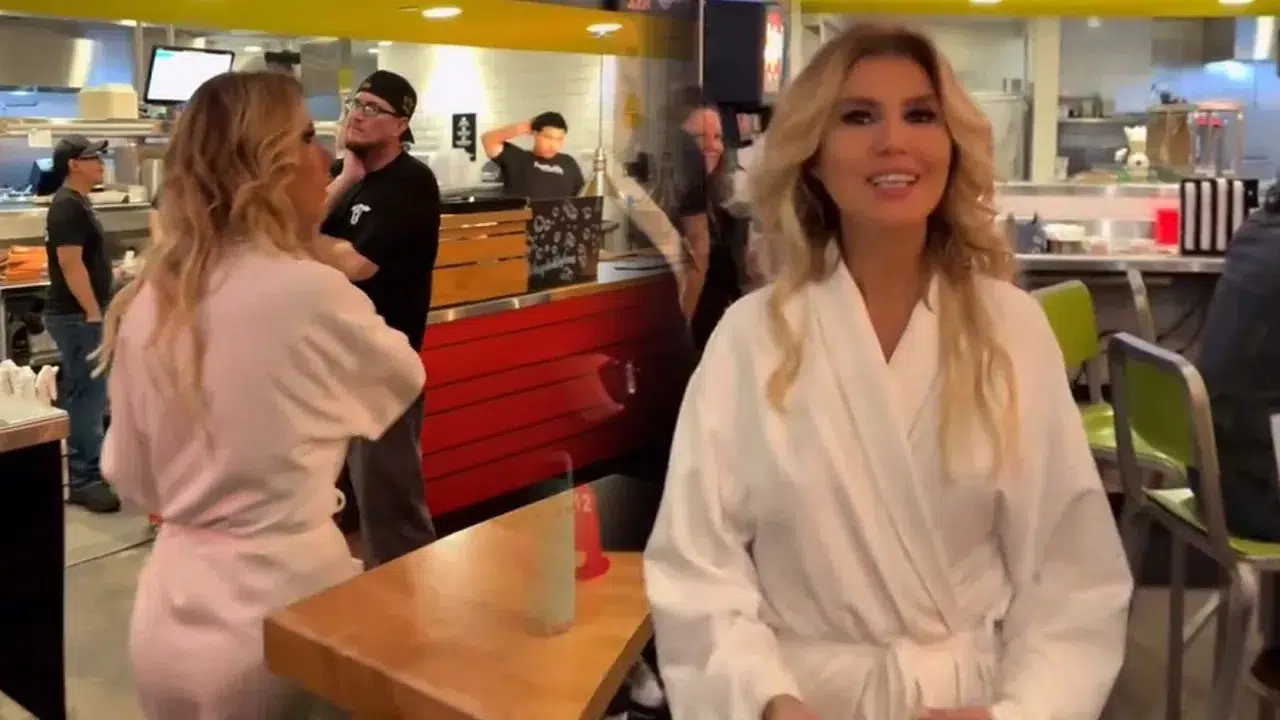 Gülben Ergen, New York Sokaklarında Bornozuyla Hamburger Yedi