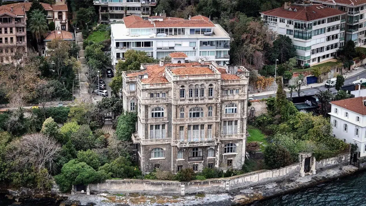 Paha Biçilemeyen 130 Yıllık Yalı Satılıyor: Boğaz'ın Gözde Emlak Değeri