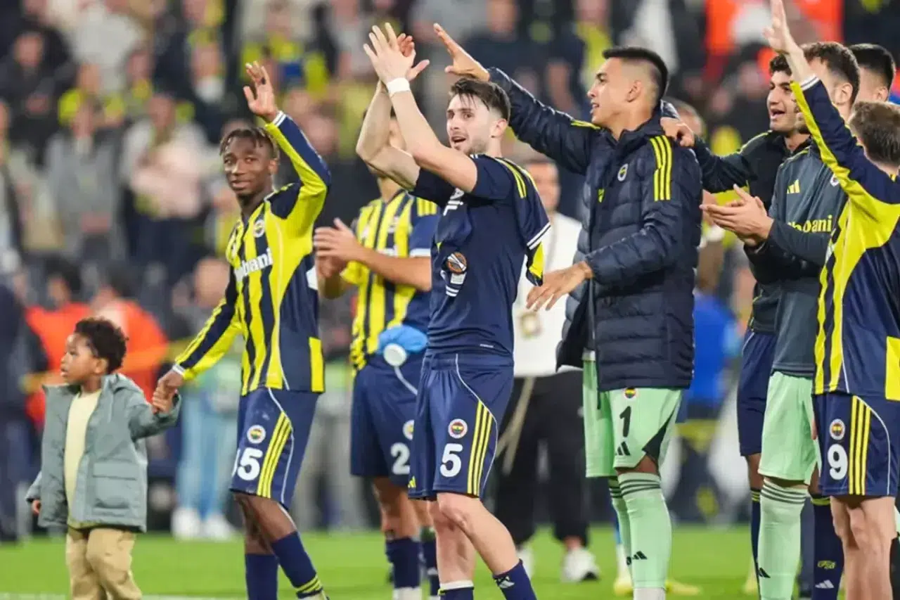 Fenerbahçe, UEFA Avrupa Ligi’nde Play-Off Yolunda Umut Veriyor