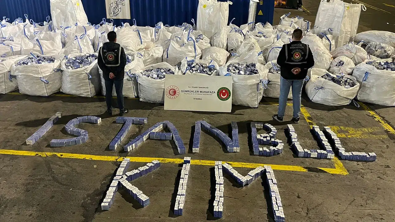 Yalıtım Malzemeleri Arasında 394 Bin Paket Kaçak Sigara Ele Geçirildi