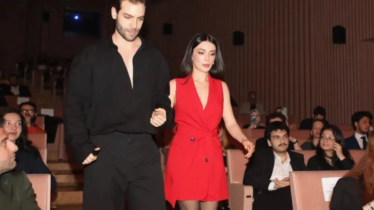 Özge Yağız İki Yıllık İlişkisinin Sona Erdiği İddia Ediliyor