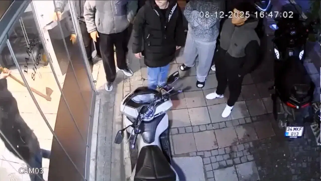 İstanbul'da Baltayla Kuaför Dükkanına Saldırı