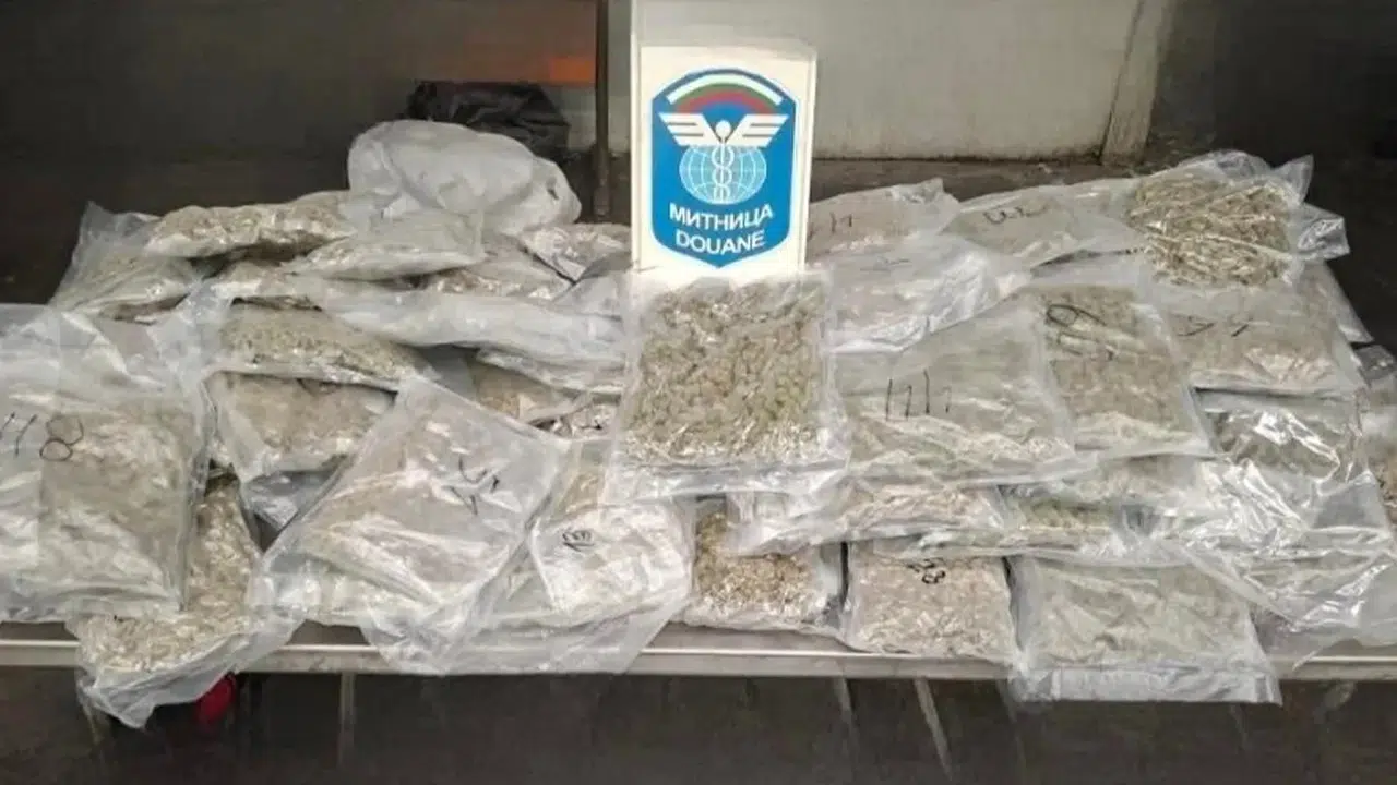 Türkiye'ye Gelmeye Çalışan Araçta 22 Kilogram Esrar Ele Geçirildi