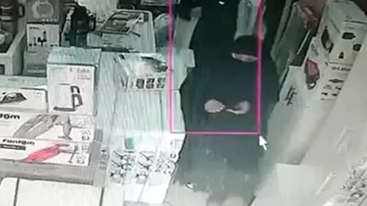 Avcılar'da Hırsızlık Olayı: Güvenlik Kamerası Suçluları Ele Verdi