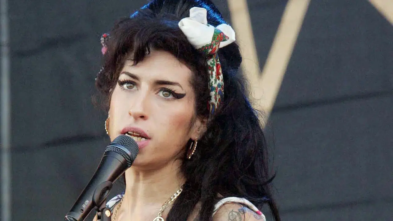 Amy Winehouse'un Babası Haksız Eşya Satışı İçin Davacı Oldu