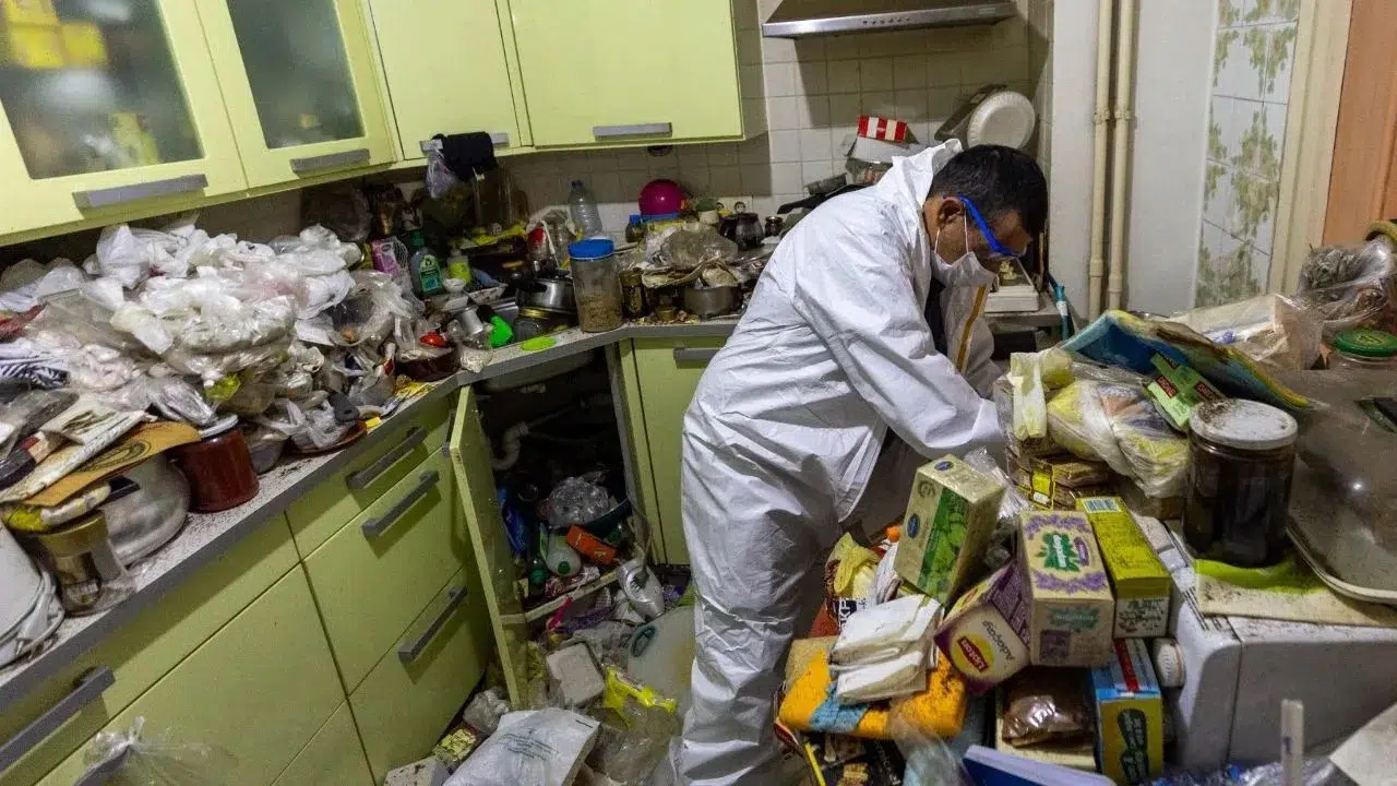 Konak Belediyesi’nden Çöp Ev Operasyonu: 4 Kamyon Atık Çıktı