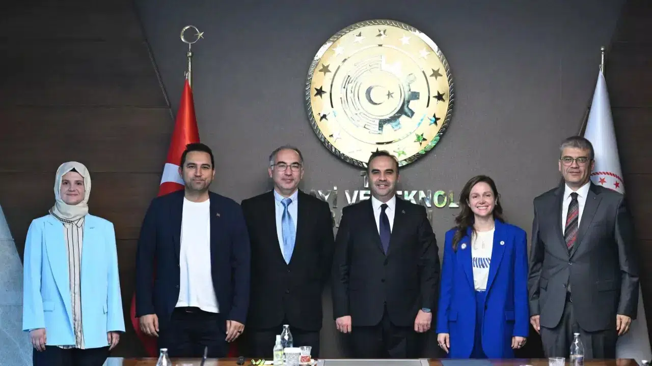 Bakan Kacır'dan Türk Akademisyenlerin Uluslararası Başarısına Övgü