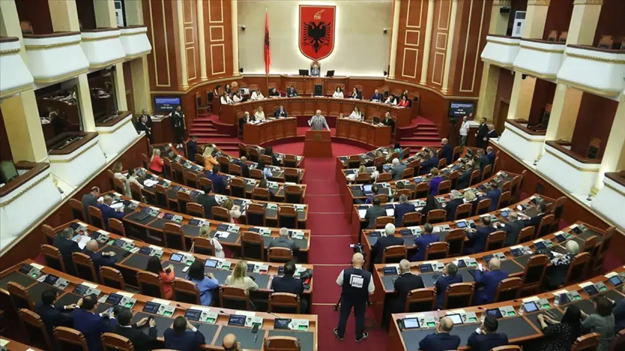 Arnavutluk, Kabinesinde Yapay Zeka Destekli Sanal Bakanı Atayan İlk Ülke Oldu