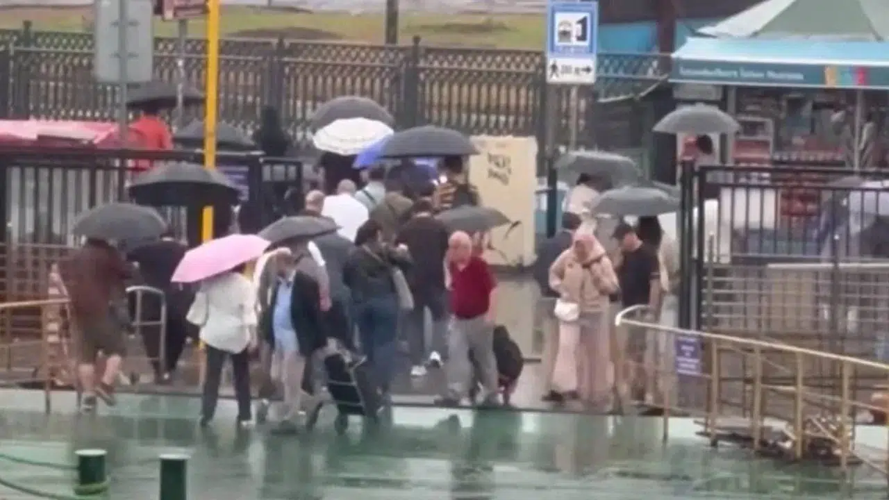 İstanbul'da Yağmur Etkisini Gösterdi, Sıcaklık Düştü