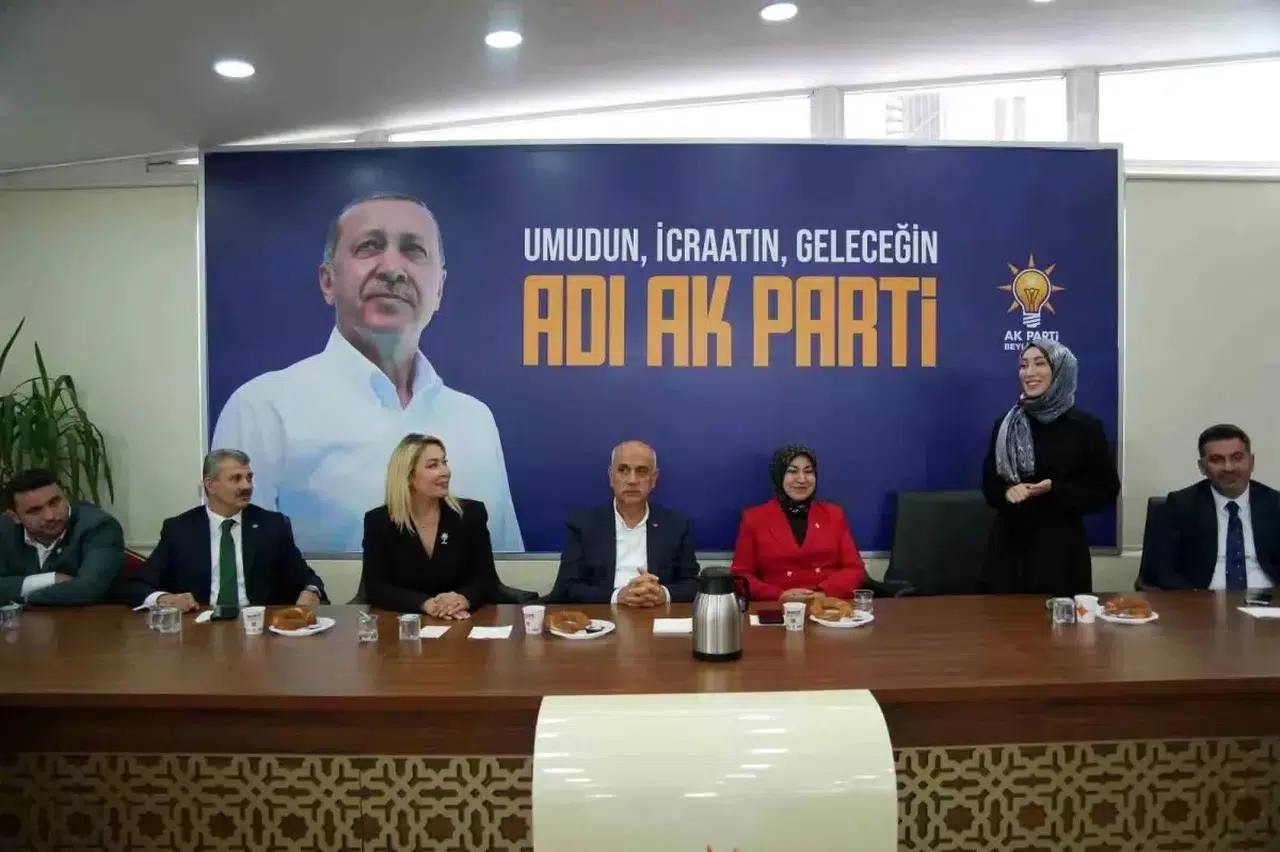 AK Parti Milletvekilleri Beylikdüzü'nde Vatandaşlarla Buluştu