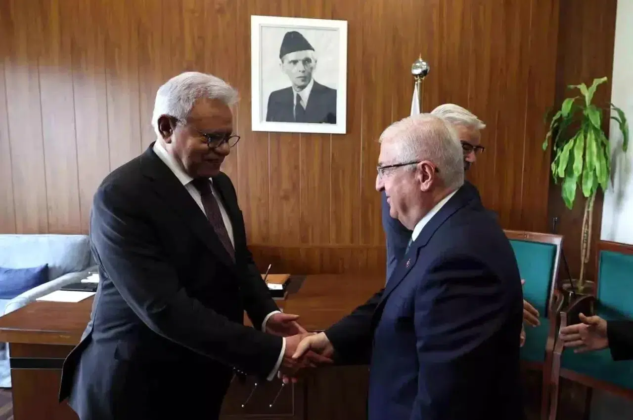 Milli Savunma Bakanı Yaşar Güler, Pakistan'da İkili Görüşmelerde Bulundu