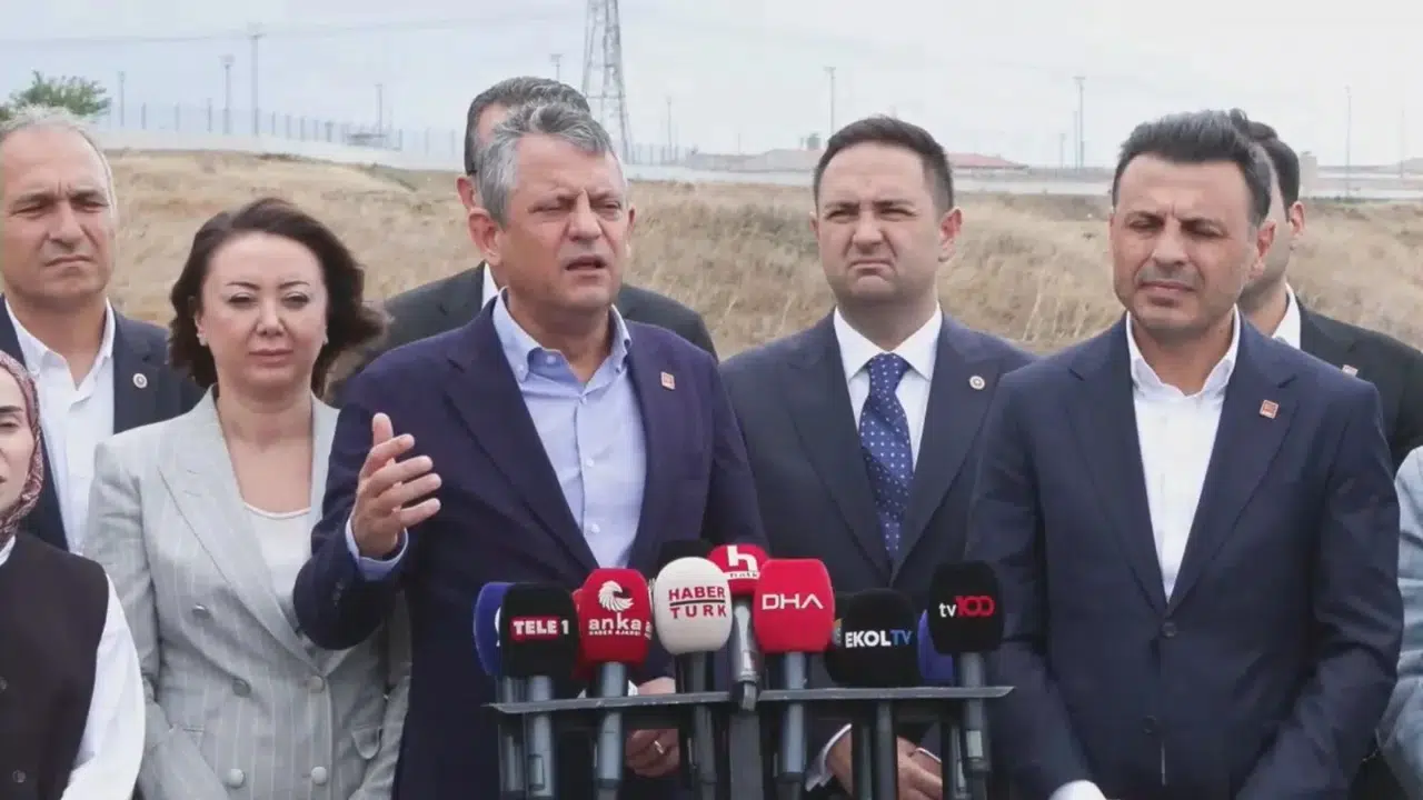 Özgür Özel, İmamoğlu'nun Duruşması Sonrasında Basın Açıklaması Yaptı