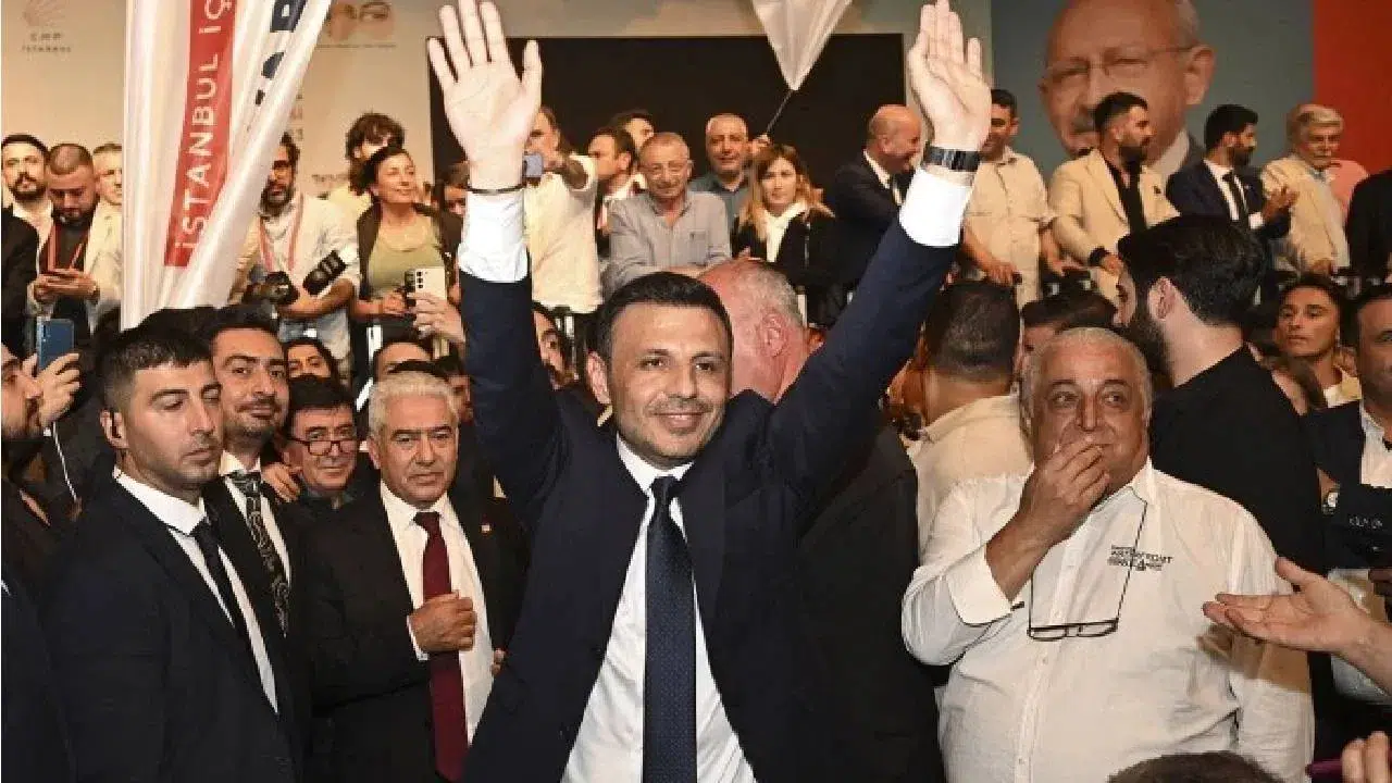 CHP İstanbul İl Kongresi'nin İptali İçin Açılan Davada Yönetimin Görevden Alınması Kararı Tepkiyle Karşılandı