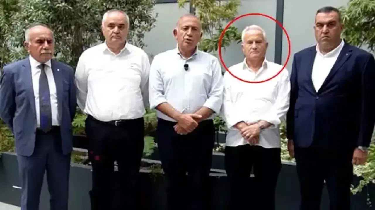 CHP İstanbul İl Yönetimi'nde Çağrı Heyeti'nde Değişim: Müjdat Gürbüz İstifasını Açıkladı