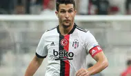 Necip Uysal Kimdir? Kariyer Hayatı ve Özel Yaşamı