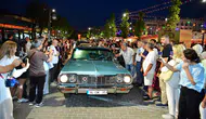 Sokak oyunlarından Yeşilçam gösterimlerine, klasik araçlardan çocuk atölyelerine uzanan program her akşam Topkapı Kaleiçi Meydanı’nda ziyaretçileri bekliyor