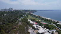 Antalya’da yüzde 81 nem bunaltıyor, sahiller doldu