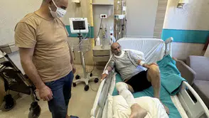 79 yaşındaki inşaat ustası, tıkanan banyo giderini açarken kimyasal maddeyle yanık yaşadı mı?