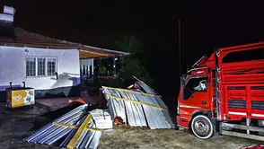 Kırıkkale’de fırtına: İki minare yıkıldı, araçlar zarar gördü