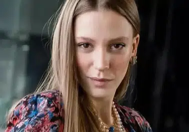 Serenay Sarıkaya Kimdir? Yaşı, Nereli Olduğu ve Kariyeri Hakkında Bilgiler