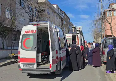 Sancaktepe'de 4 Katlı Binada Yangın Çıktı, 7 Kişi Kurtarıldı