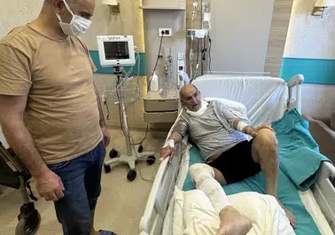 79 yaşındaki inşaat ustası, tıkanan banyo giderini açarken kimyasal maddeyle yanık yaşadı mı?