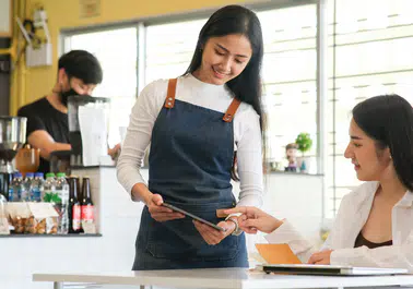 Kafelerde kuver, servis ve masa ücreti alınabilir mi?