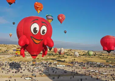 Kapadokya Balon Festivali başladı: 30 figürlü balon uçtu