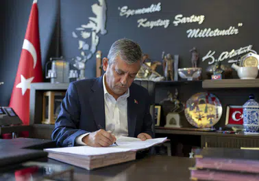CHP’den 91 vekilli ayrılık: Yeni Parti kuruldu