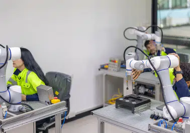 İnsansı robotlar iş hayatına hazırlanıyor: Robot okulları açıldı